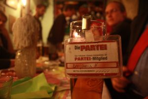 Parteiausweis von der Partei für Arbeit, Rechtsstaat, Tierschutz, Elitenförderung und basisdemokratische Initiativen (PARTEI). Foto: Alexander Böhm