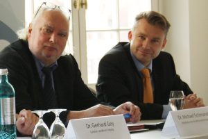 Der scheidende Leiter des Leipziger Amtes für Wirtschaftsförderung, Michael Schimansky (links, hier neben dem ehemaligen GF von Invest Region Leipzig, Lutz Thielemann). Foto: Ralf Julke