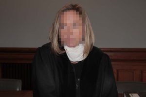 Oberstaatsanwältin Elke M. sieht sich mit Ermittlungen konfontiert. Foto: Martin Schöler