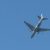 Flugzeug beim Flug übers Leipziger Stadtgebiet. Foto: Ralf Julke