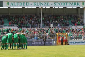 Bei Ermittlungen gegen Fans des Leipziger Fußballvereines BSG Chemie Leipzig geraten auch Journalisten ins Visier der Ermittler. Foto: Jan Kaefer
