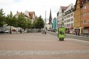Die Bäume auf der Südseite des Lindenauer Marktes sind 2018 vertrocknet. Archivfoto: Ralf Julke