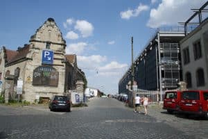 Der heutige Zugang zum alten Zollschuppengelände. Foto: Ralf Julke