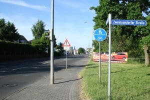 Die Sommerfelder Straße in Mölkau am Wochenende. Foto: Ralf Julke
