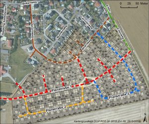 Auf dem rund 76.000 Quadratmeter großen Areal entstehen 130 neue Bauplätze für Einfamilien- und Doppelhäuser oder Bungalows. „Für die Straßen in dem neuen Wohngebiet suchen wir nun Straßennamen. In der benachbarten Siedlung Kesselshain sind die Straßen nach Baumarten benannt. Sie heißen zum Beispiel Birken-, Buchen oder Ahornweg. Dies muss natürlich in dem neuen Gebiet nicht zwangsläufig so fortgesetzt werden. Deshalb möchte ich alle Interessierten dazu einladen, uns Namensvorschläge zu unterbreiten. Am besten funktioniert das, über ein extra hierfür eingerichtetes Formular auf unserer Webseite www.borna.de. Hier hat jeder die Möglichkeit eigene Vorschläge zu machen. Dafür müssen lediglich der Name, eine Wohnanschrift, eine Telefonnummer sowie E-Mail-Adresse und selbstverständlich die Namensvorschläge angegeben werden“, erklärt Oberbürgermeisterin Simone Luedtke. Gesucht wird ein Name für die Haupterschließungsstraße, der nach Möglichkeit auf „-straße“ enden soll sowie zwei weitere Namen für die Nebenstraßen im neuen Wohngebiet, die möglichst auf „-weg“ enden sollen. Jeder Teilnehmer hat bis zum 30. Januar 2020 die Möglichkeit, jeweils einen Vorschlag für die drei neu zu benennenden Straßen zu unterbreiten. Aus den Vorschlägen wählt der Stadtrat im kommenden Jahr die Namen für die neuen Straßen in unserem Wohngebiet am Lerchenberg aus. Foto: STDV Borna