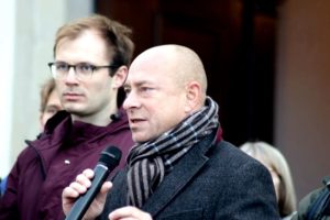 Dr-Thomas Feist beim Gedenken zum Anschlag in Halle. Foto: L-IZ.de