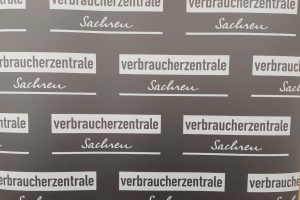 Plakat mit der Aufschrift Verbraucherzentrale Sachsen