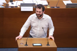Christopher Zenker am Rednerpult.