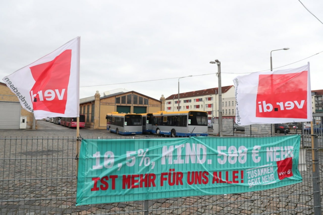 Streikbanner am Bushof.
