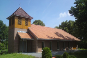 Blick auf den Kirchenbau.