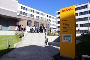 Zugamg zum Campus.