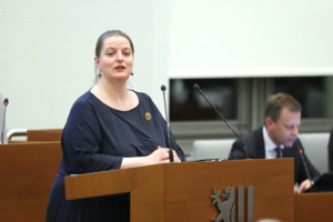 Ute elisabeth Gabelmann am Rednerpult im Stadtrat.