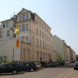 Nebenstraße, geparkte Autos.