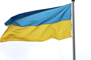 Flagge der Ukraine vorm Neuen Rathaus.