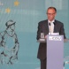Arbeiter schaut kritisch auf Friedrich Merz, während dieser von Arbeit redet
