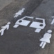 Carsharing-Stellplatz, weiße Markierungen auf Fahrbahn.